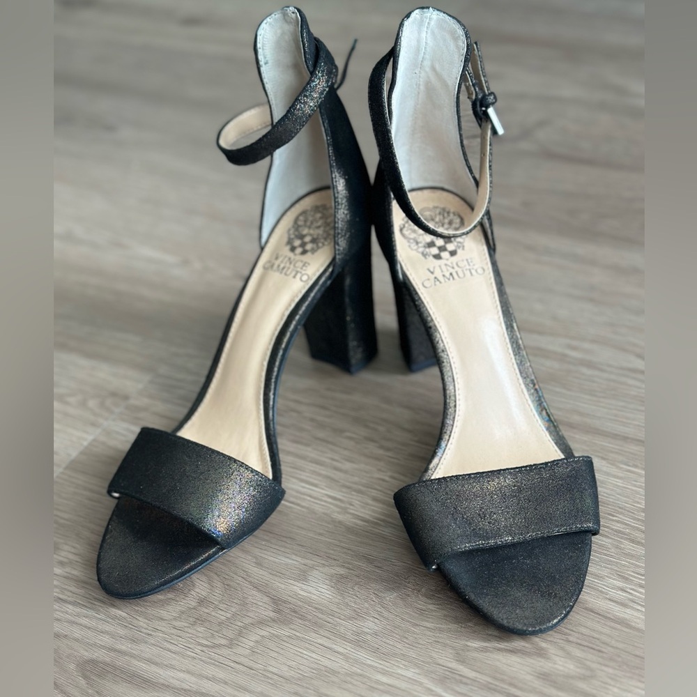Vince Camuto pumps size 7.5 brand new